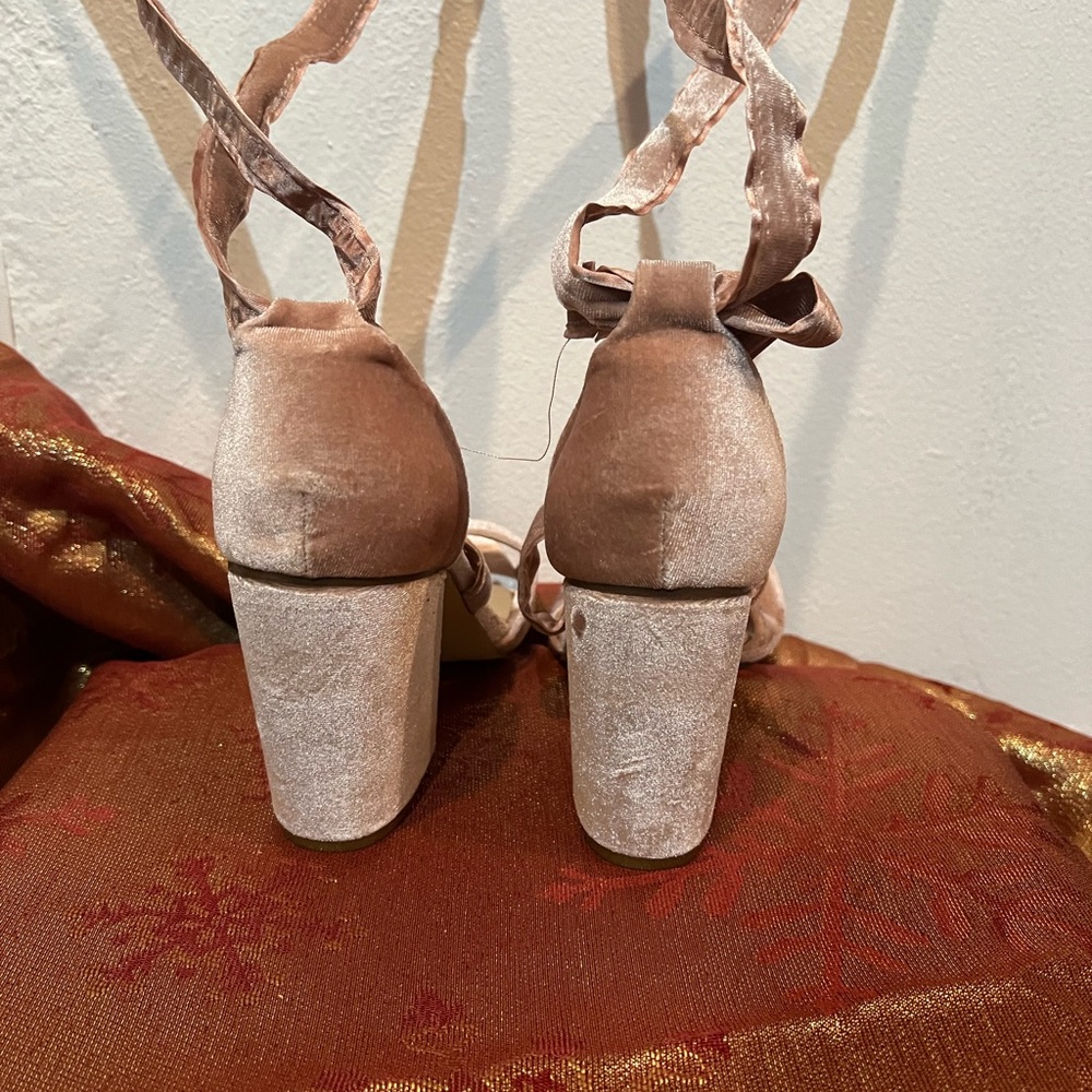 Beautiful pink velvet shoes. Like new.